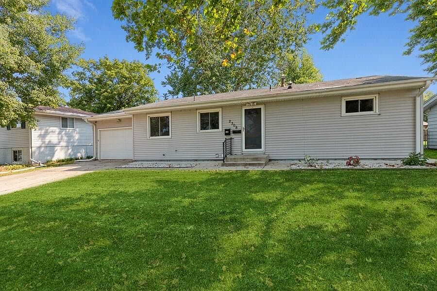 1st image of 2308 Jensen Ave