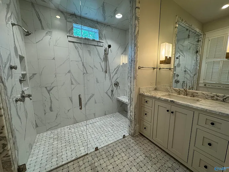 715 Clinton Ave E — Photo 16