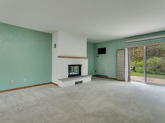 2nd image of 907 Jacobsen Rd #F-1