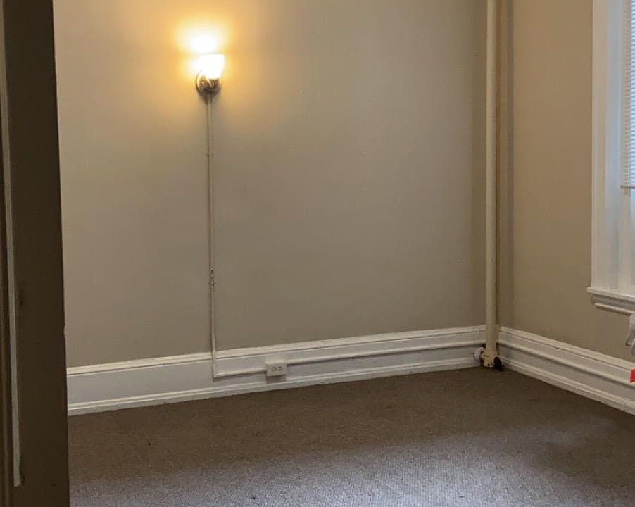 1st image of 900 W Franklin St APT 207