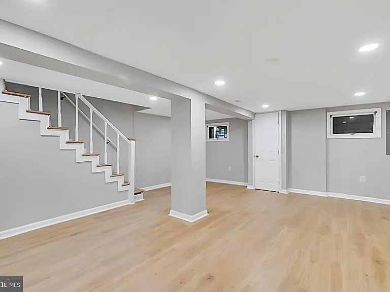727 Otis Pl NW — Photo 9