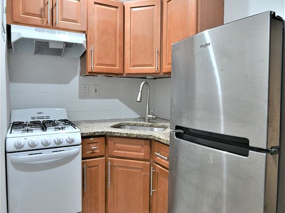 3rd image of 1374 Dean St #2