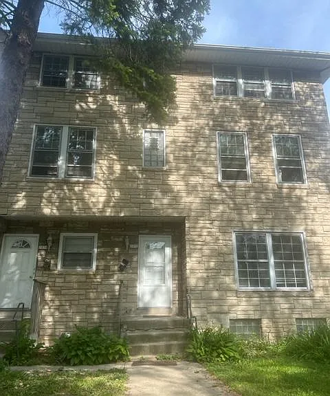 2854 N Summit Ave #A — Photo 1