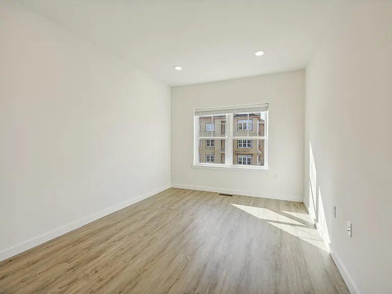 4 Kelly Ct W — Photo 10
