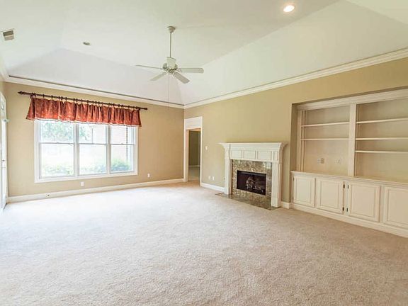 4th image of 8501 Farley Ave
