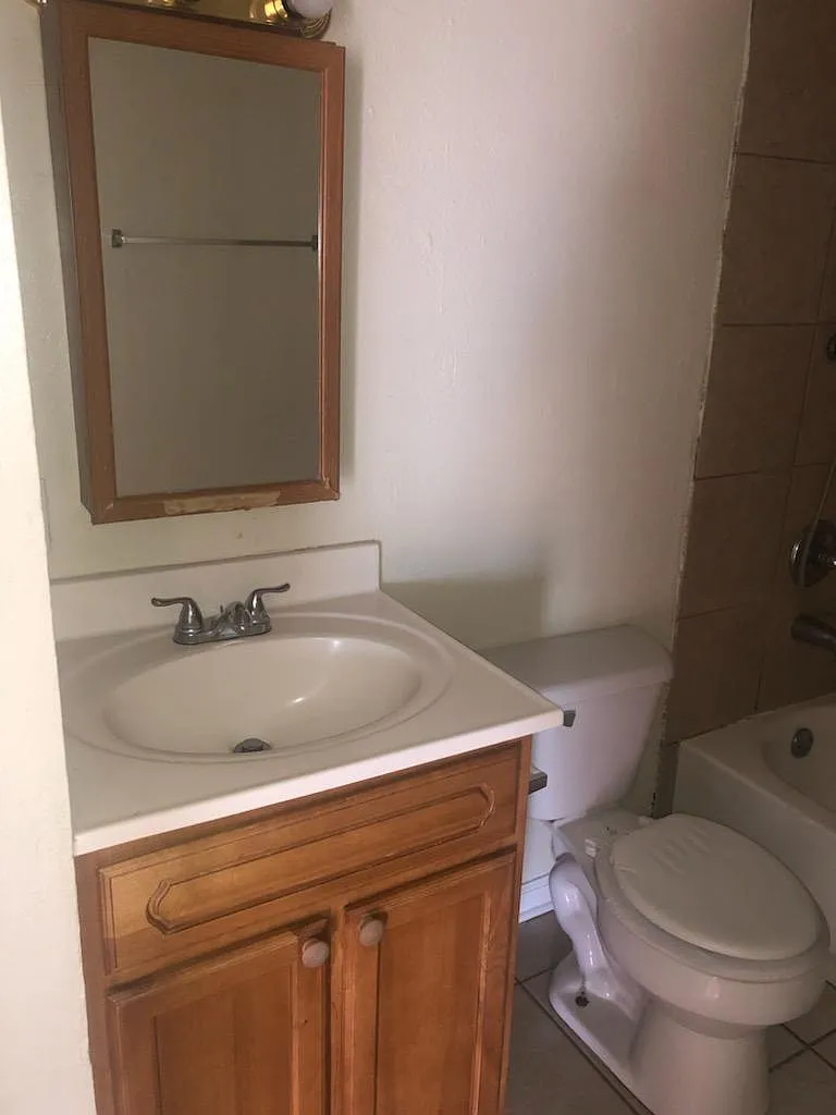 3 bed, 800 sqft, $650 — Photo 3