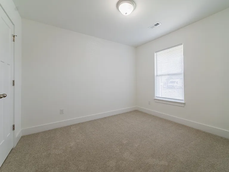 930 Sparrow Ln — Photo 8
