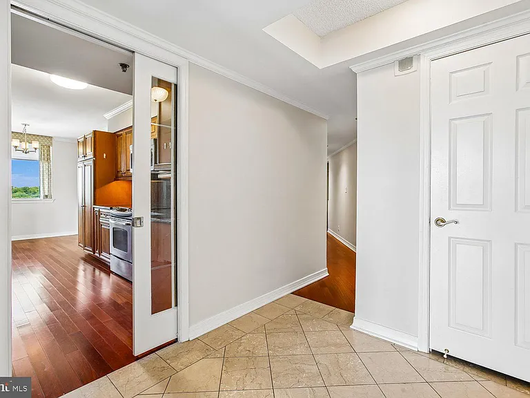 5809 Nicholson Ln #1001 — Photo 4