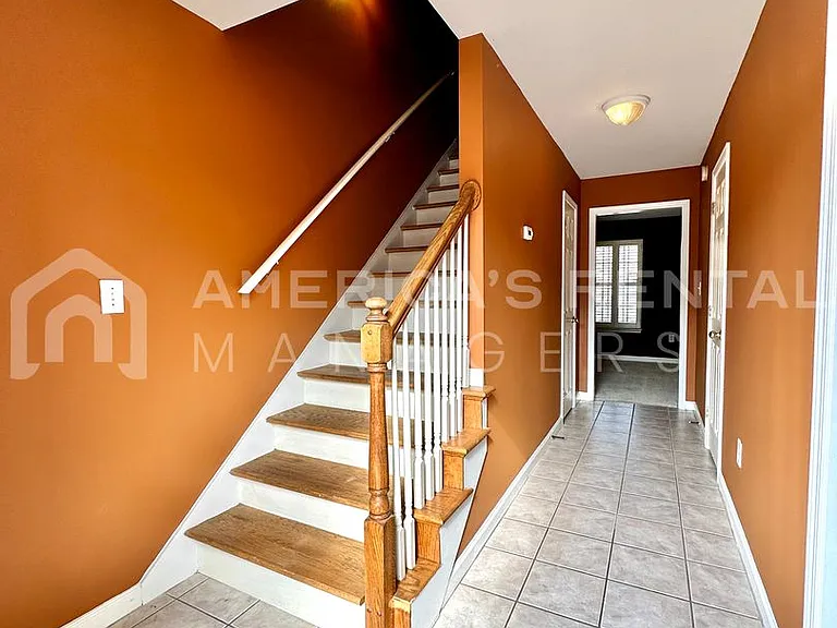 165 Rocky Ridge Dr — Photo 2