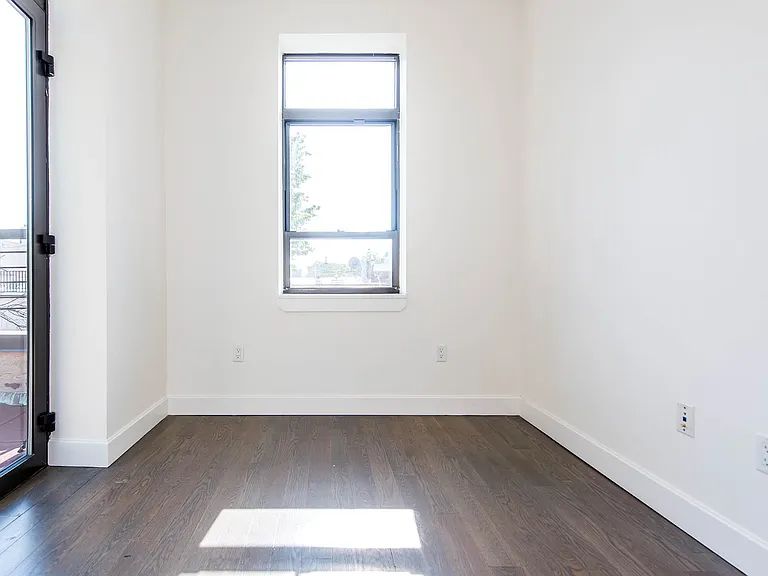 21 Monitor St #2G — Photo 6