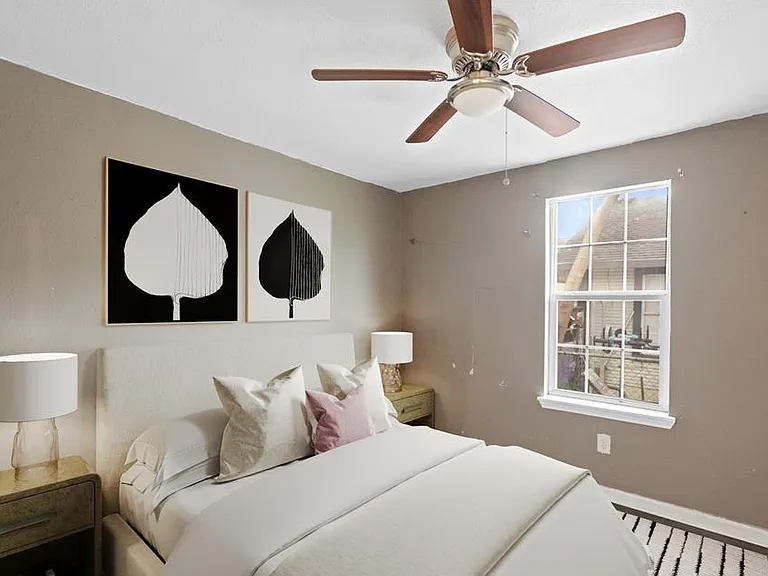 2 bed, 1.0 bath, 700 sqft, $1,300 — Photo 12