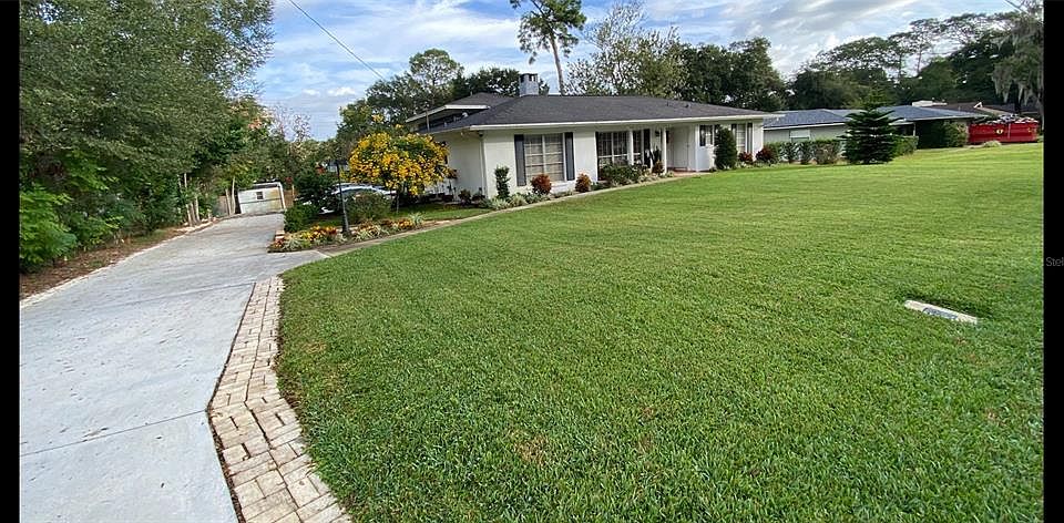 1st image of 305 White Oak Dr