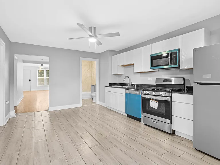 2228 S Wood St #1 — Photo 6