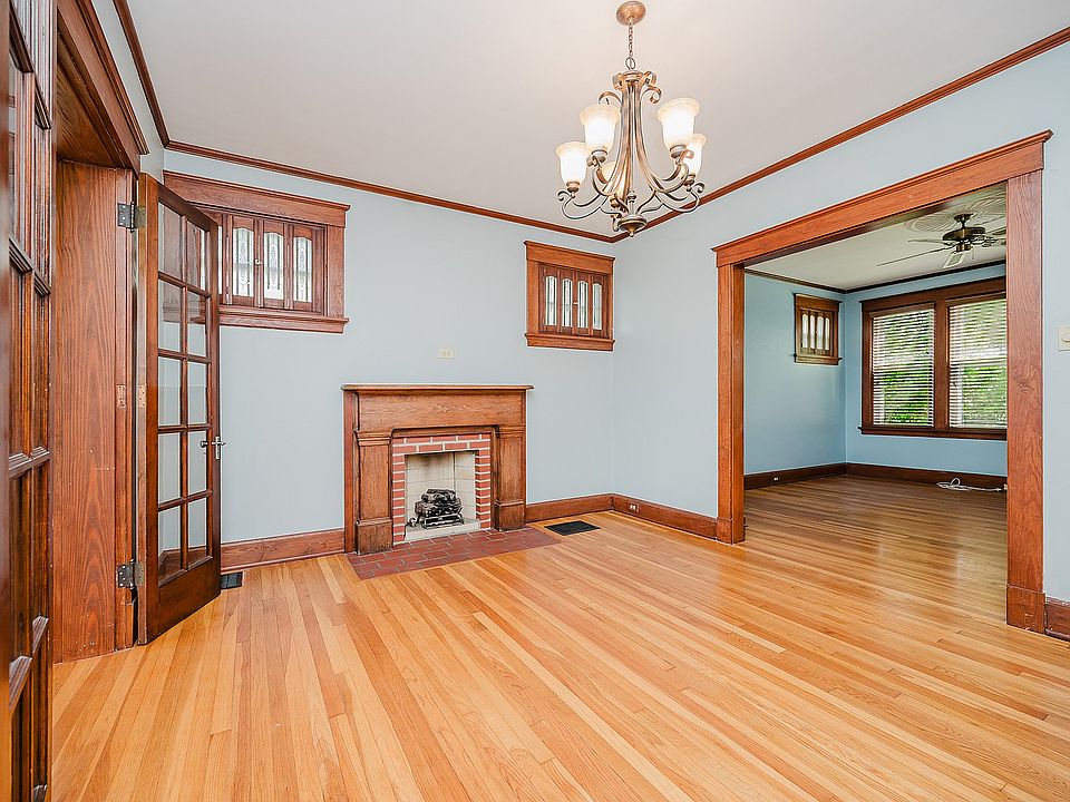 3075 Markbreit Avenue Living Room and Dining Room