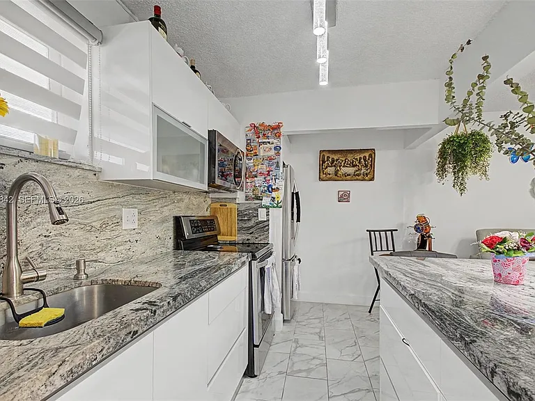 399 NW 72nd Ave #320 — Photo 3
