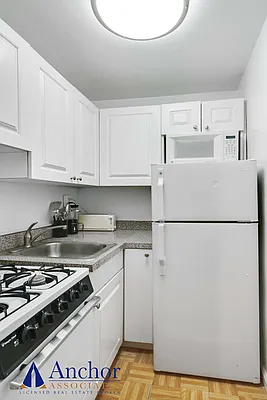 Rented by Anchor Associates | media 9