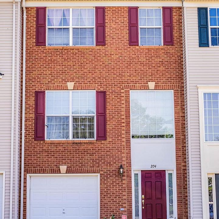 1st image of 204 Blossom Ln