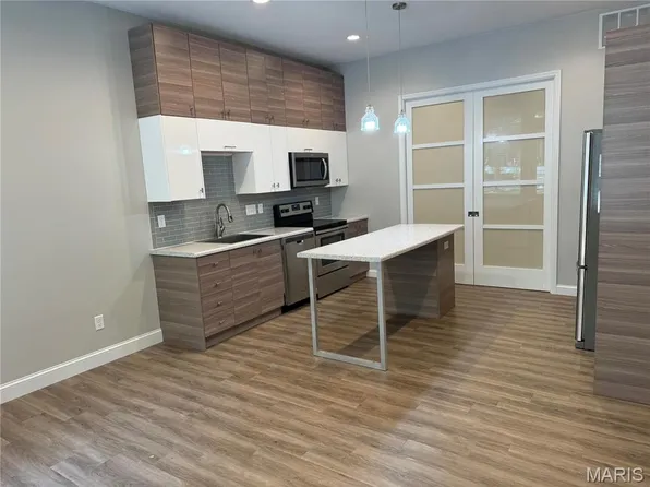 3327 Domain St APT 1, Saint Charles, MO 63301