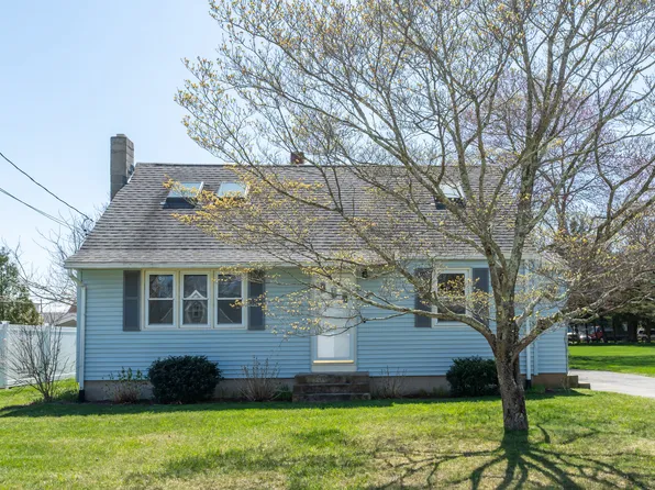 3 Edgewood Avenue, Waterford, CT 06385