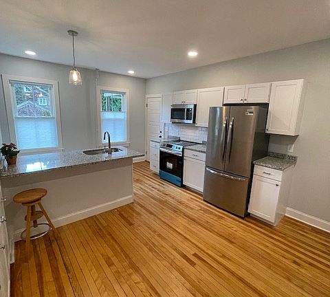 Eat-in kitchen
