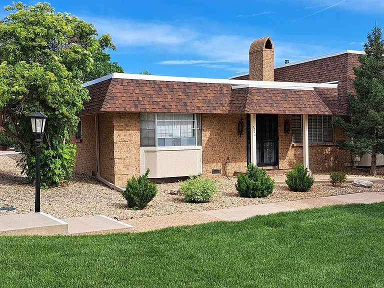 3246 S Oneida Way — Photo 1