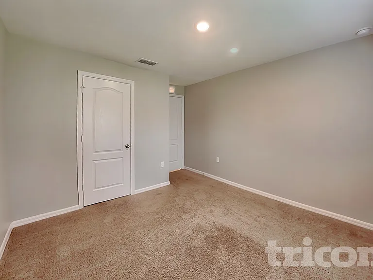 57 Pilgrim Dr — Photo 8