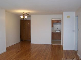 1742 Boston Post Rd APT 1A, Westbrook, CT 06498