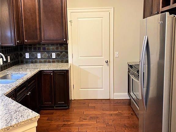 3rd image of 901 Abernathy Rd APT 6180