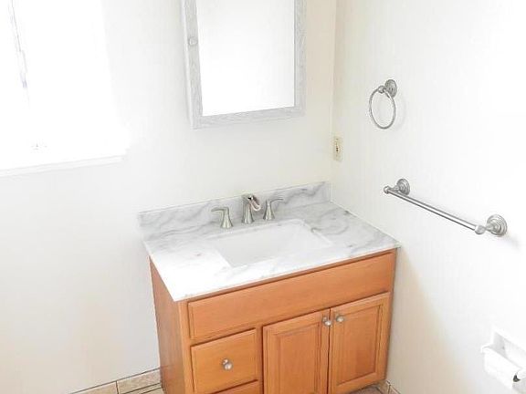 3rd image of 471 Cypress Ave