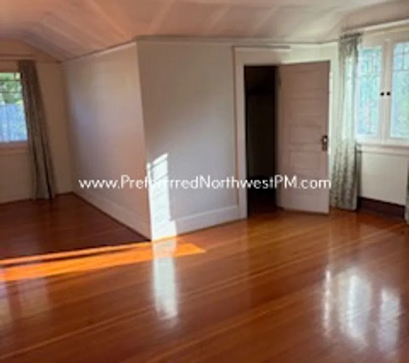 1050 W 5th Ave
