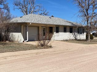 212 S Vennum St, Palisade, NE 69040