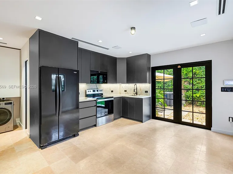 1225 Alhambra Cir — Photo 37
