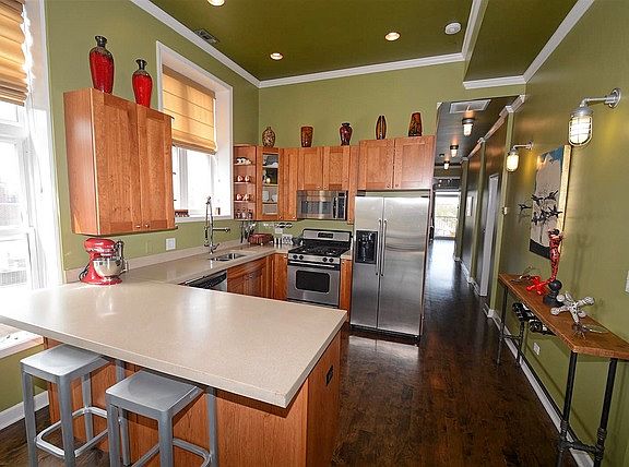 5th image of 2448 N Southport Ave #Penthouse