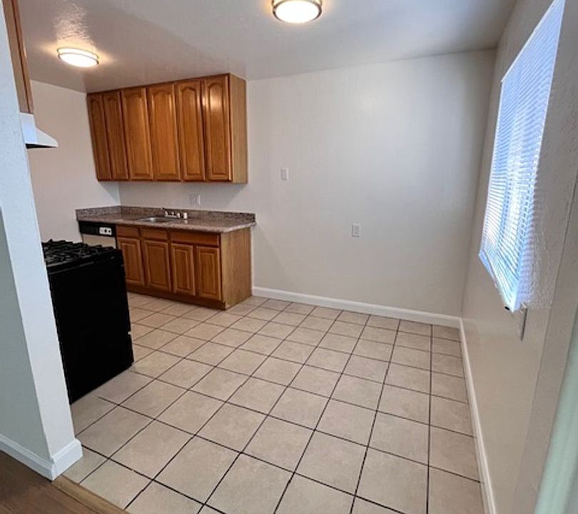 1st image of 1501 E 4th St #1529