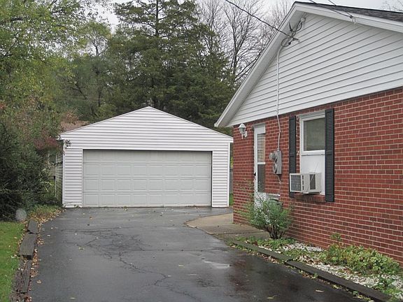 3rd image of 3433 Tracey Dr