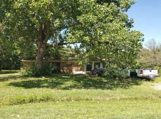 108 Willow Ln, Burleson, TX 76028