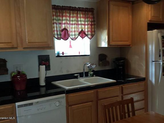 4th image of 847 E Lackawanna St