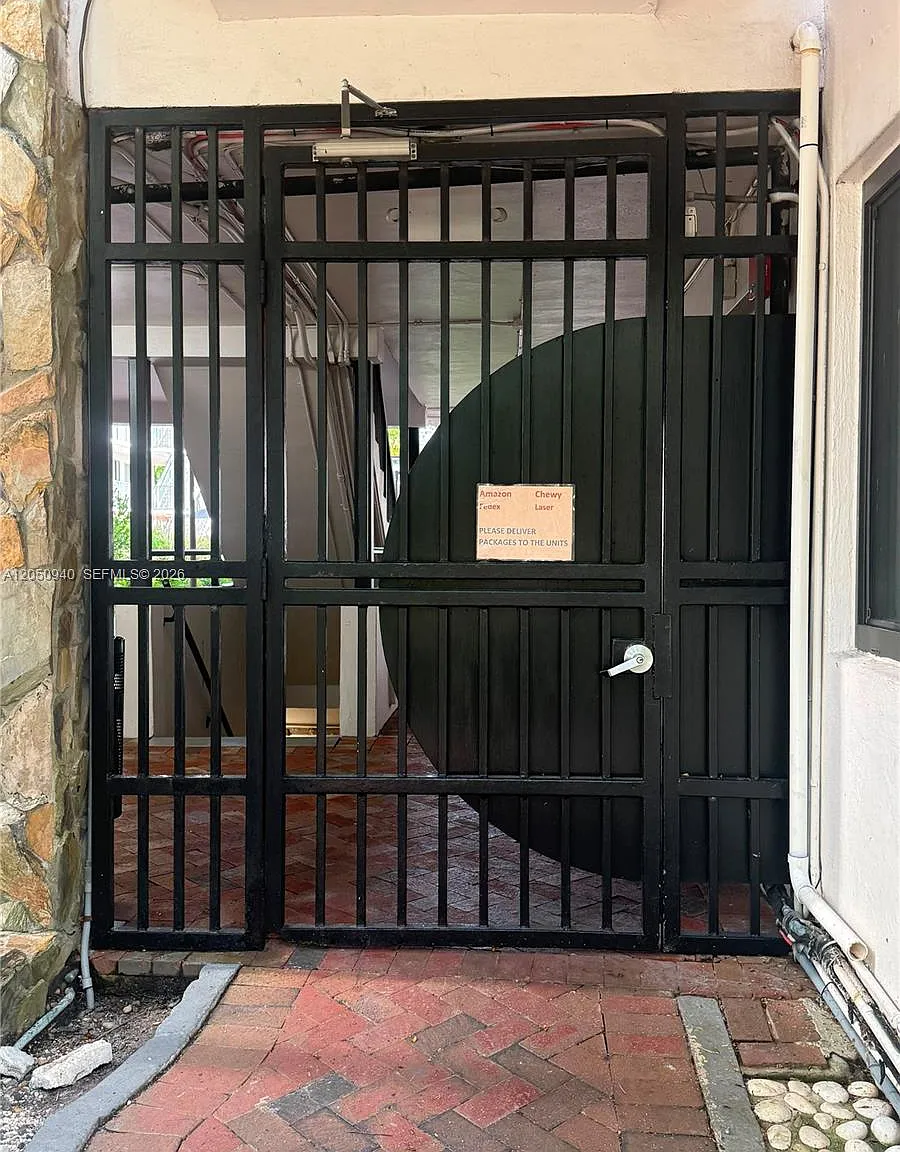 Courtyards Of The Grove C — Photo 3