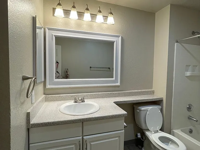 Signature Apartments — Photo 61