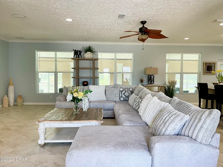 1043 Plantation Dr — Photo 13