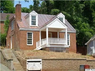 1721 Jefferson Park Ave — Photo 2