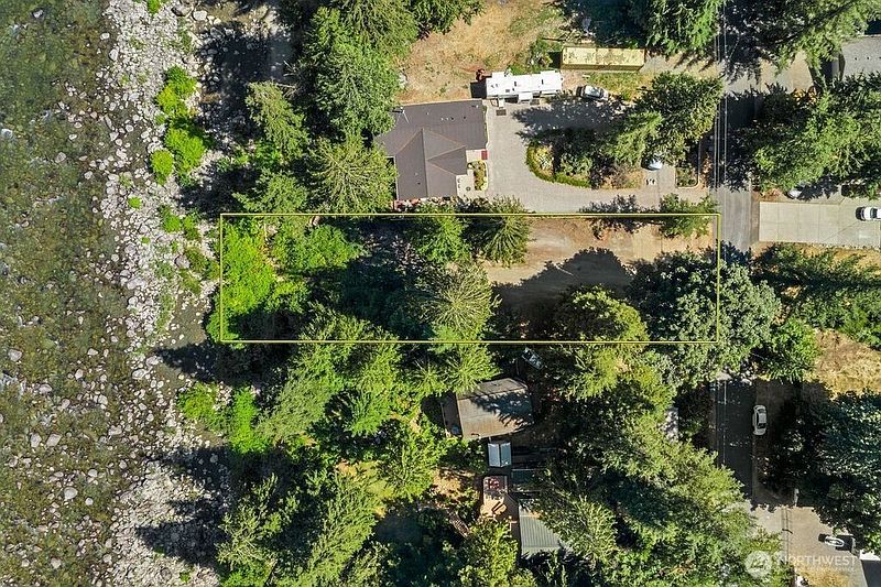 4th image of 44725 Fir Road