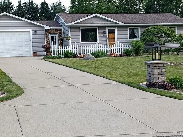 3411 Sandpiper Dr, Lapeer, MI 48446