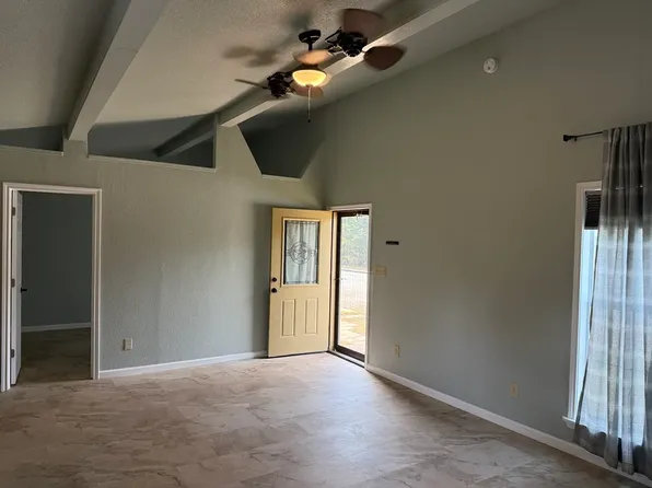 3846 Fruitland Rd, Sunset, TX 76270