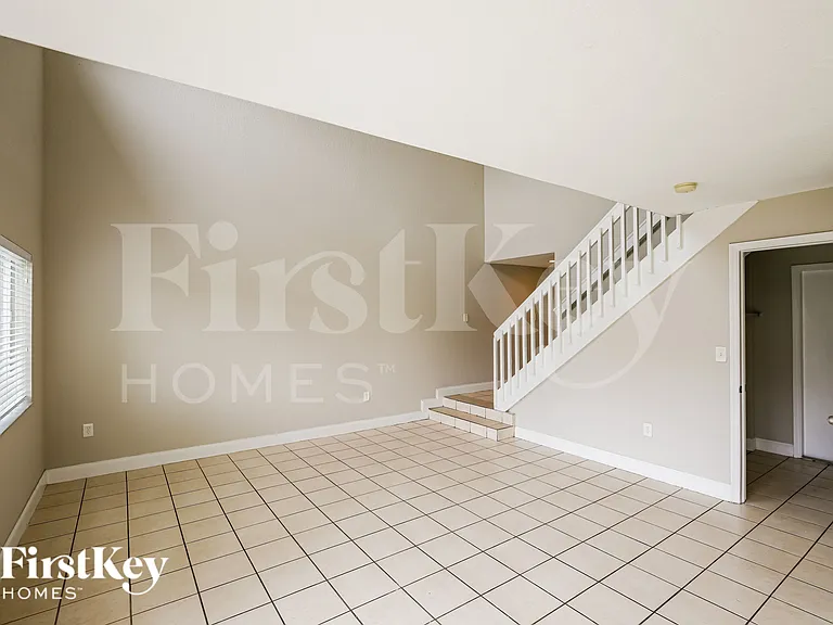 18050 SW 142nd Ct — Photo 2