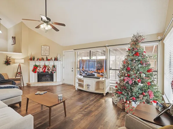 2906 Palisades Dr, Carrollton, TX 75007
