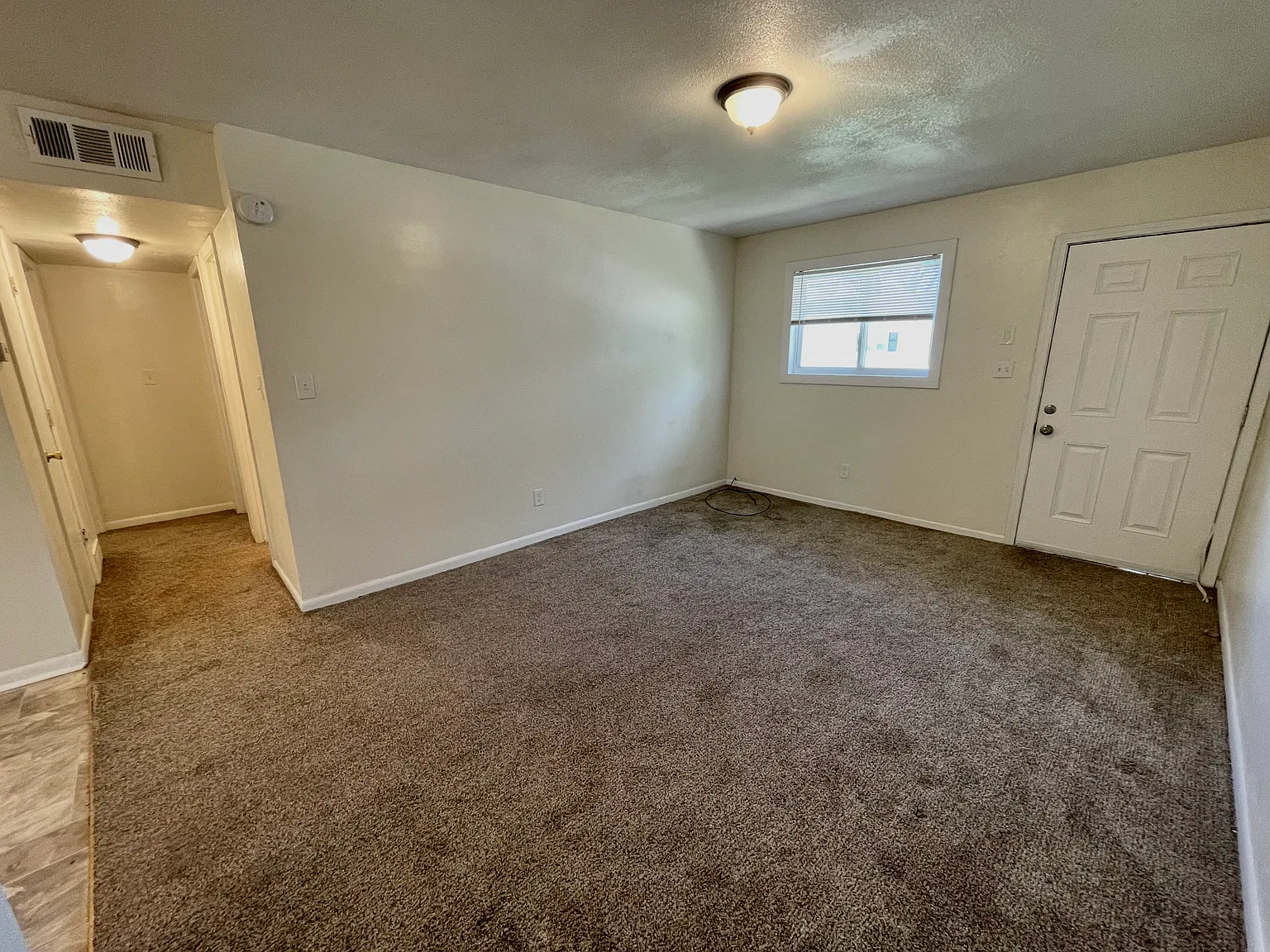 2 bed, 728 sqft, $875 — Photo 3
