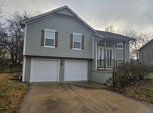 1207 Park Dr, Greenwood, MO 64034