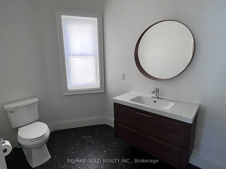2215 Danforth Ave #STUDIO — Photo 5
