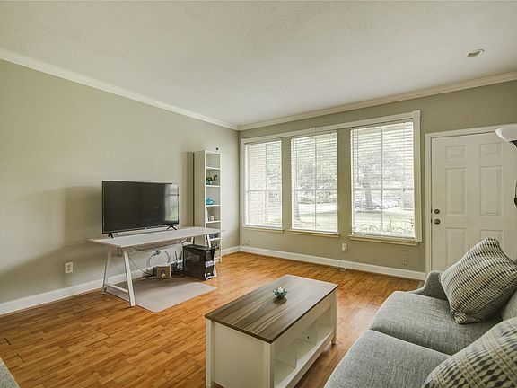 5th image of 2100 Tanglewilde St APT 349